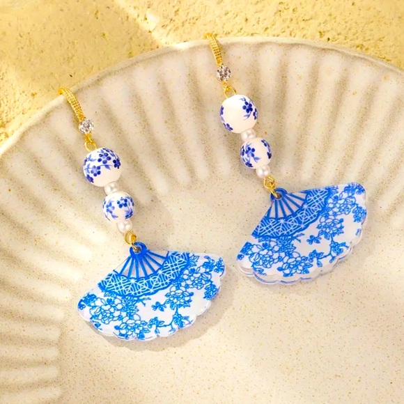 NEW Arrival - Stunning Porcelain Fan Earrings - Picture 1 of 3